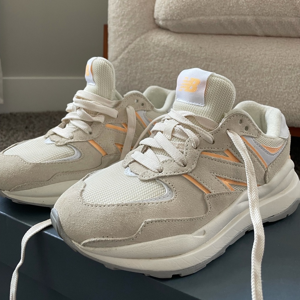 New Balance 5740 in color “Angora Light Mango”.